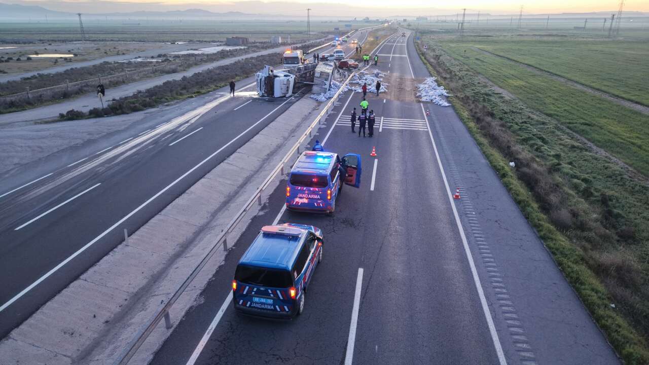 Konya yolunda feci kaza! 6 yaralı var 12